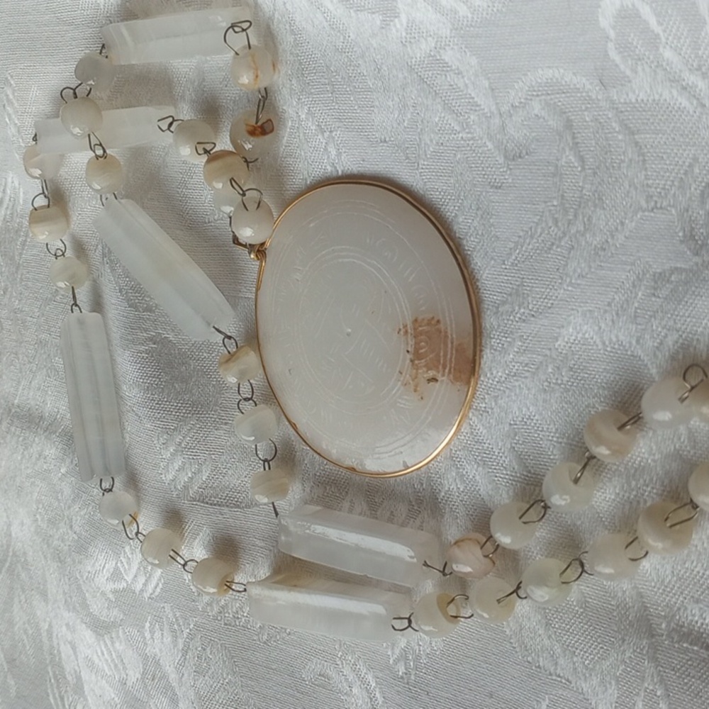 Vintage 2 1/2 in Carved white natural Agate Aztec Medallion beaded 28in Necklace